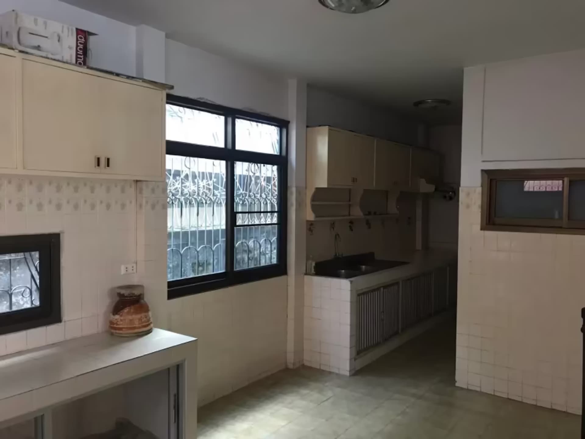 5 Bedroom House - Image 1