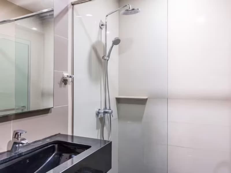 Condo for Sale, Rented at The Edge Sukhumvit 23