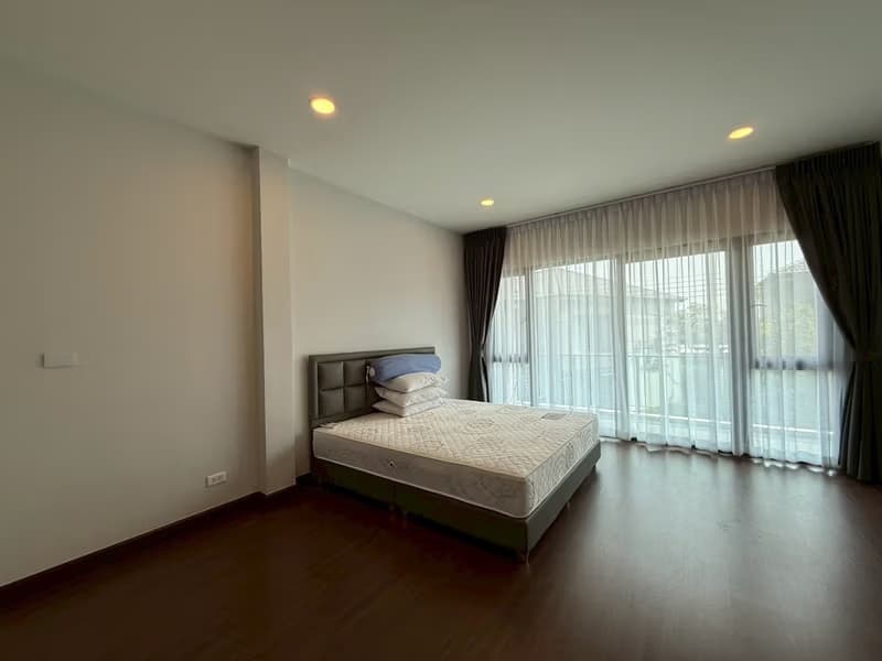 4 Bed House for Rent in Bang Phli
