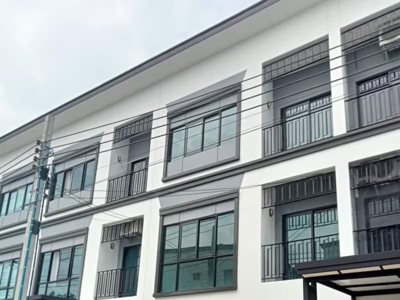 3 Bed Townhouse for Rent in Mueang Samut Prakan
