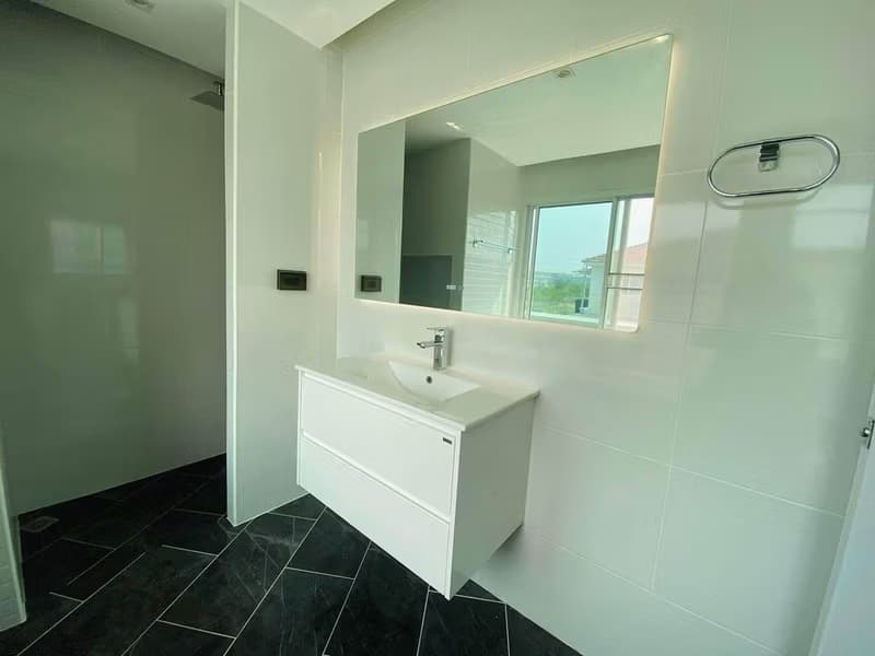 5 Bed House for Rent in Mueang Chiang Mai
