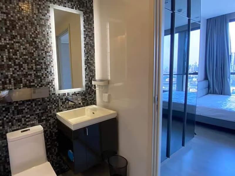 Condo for Sale at The Room Sathon - St. Louis