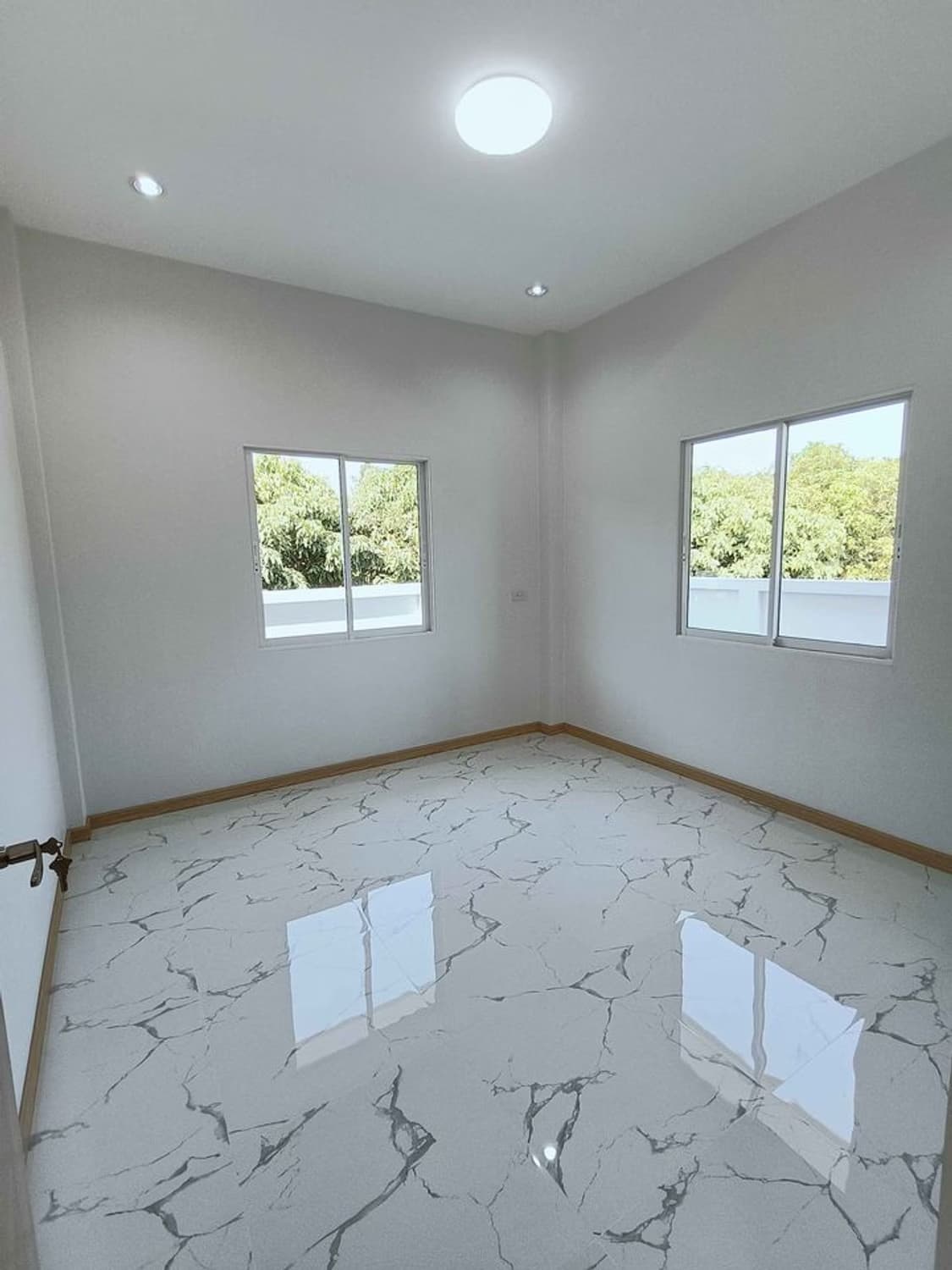  - Image 7