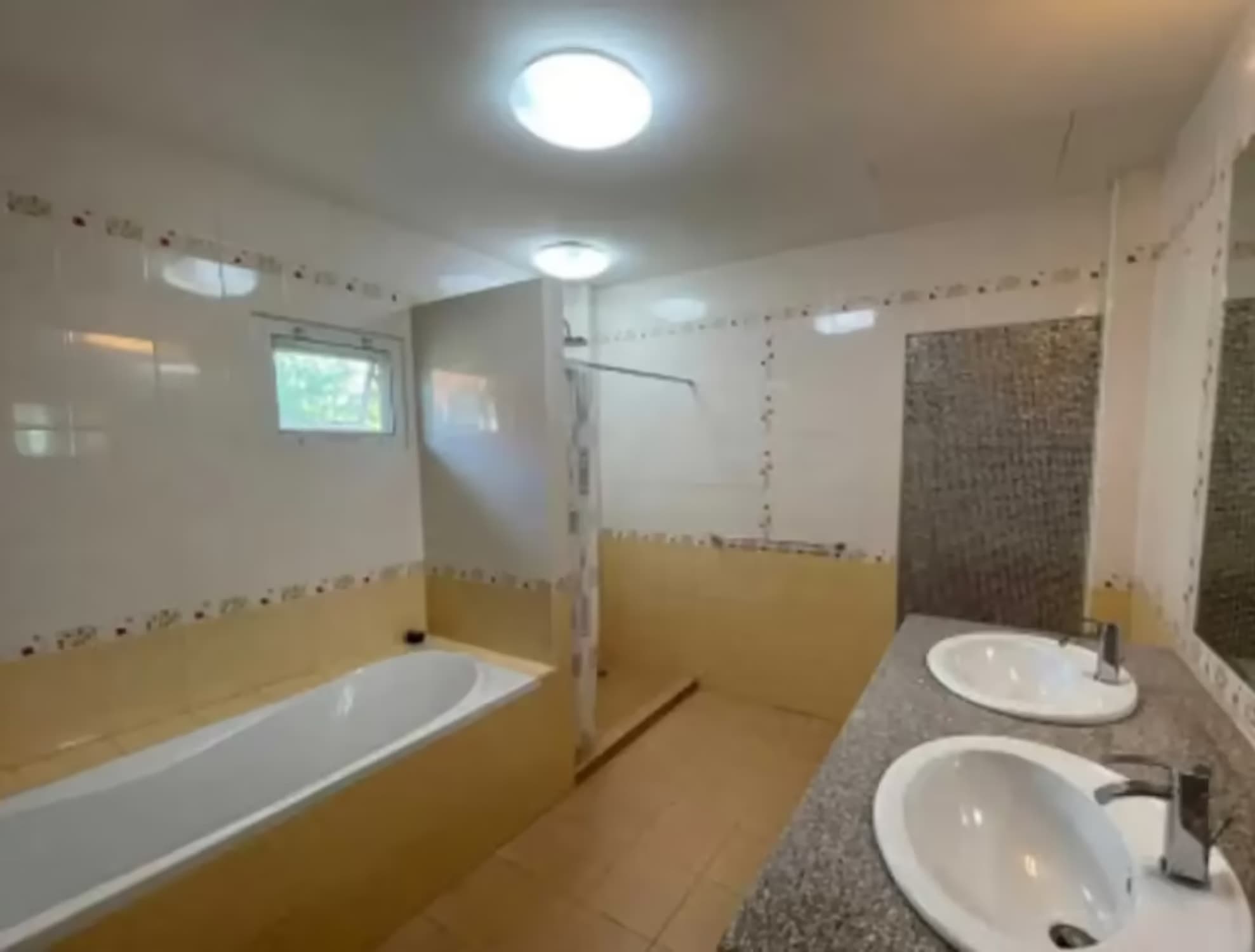 2 Bedroom House - Image 5
