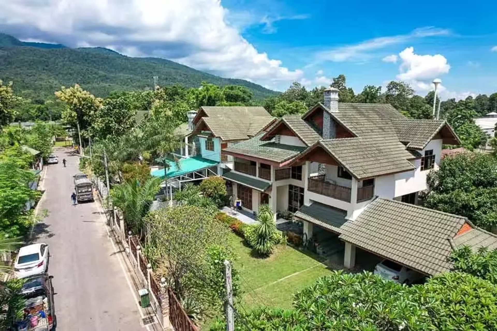 4 Bedroom House - Image 10