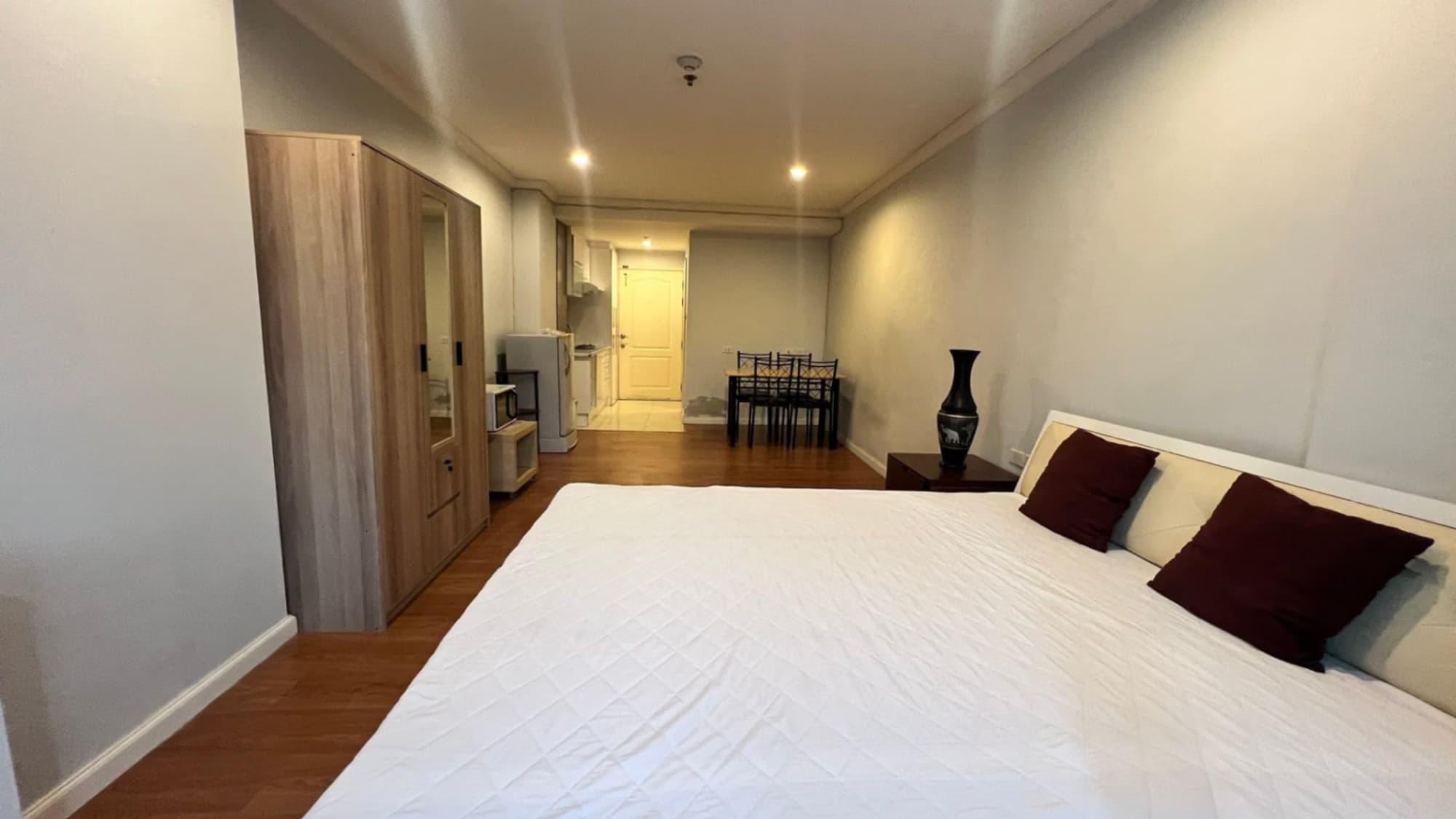 Studio Condo for Rent in Watthana - Image 2