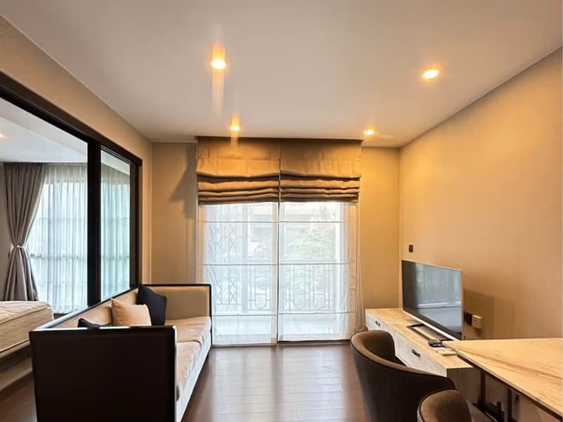1 Bed Condo for Rent  Near Chit Lom BTS