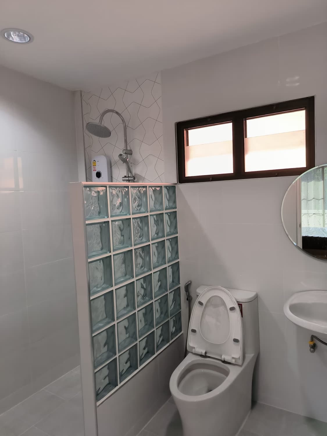 4 Bed House for Rent and Sale in San Sai - Image 4