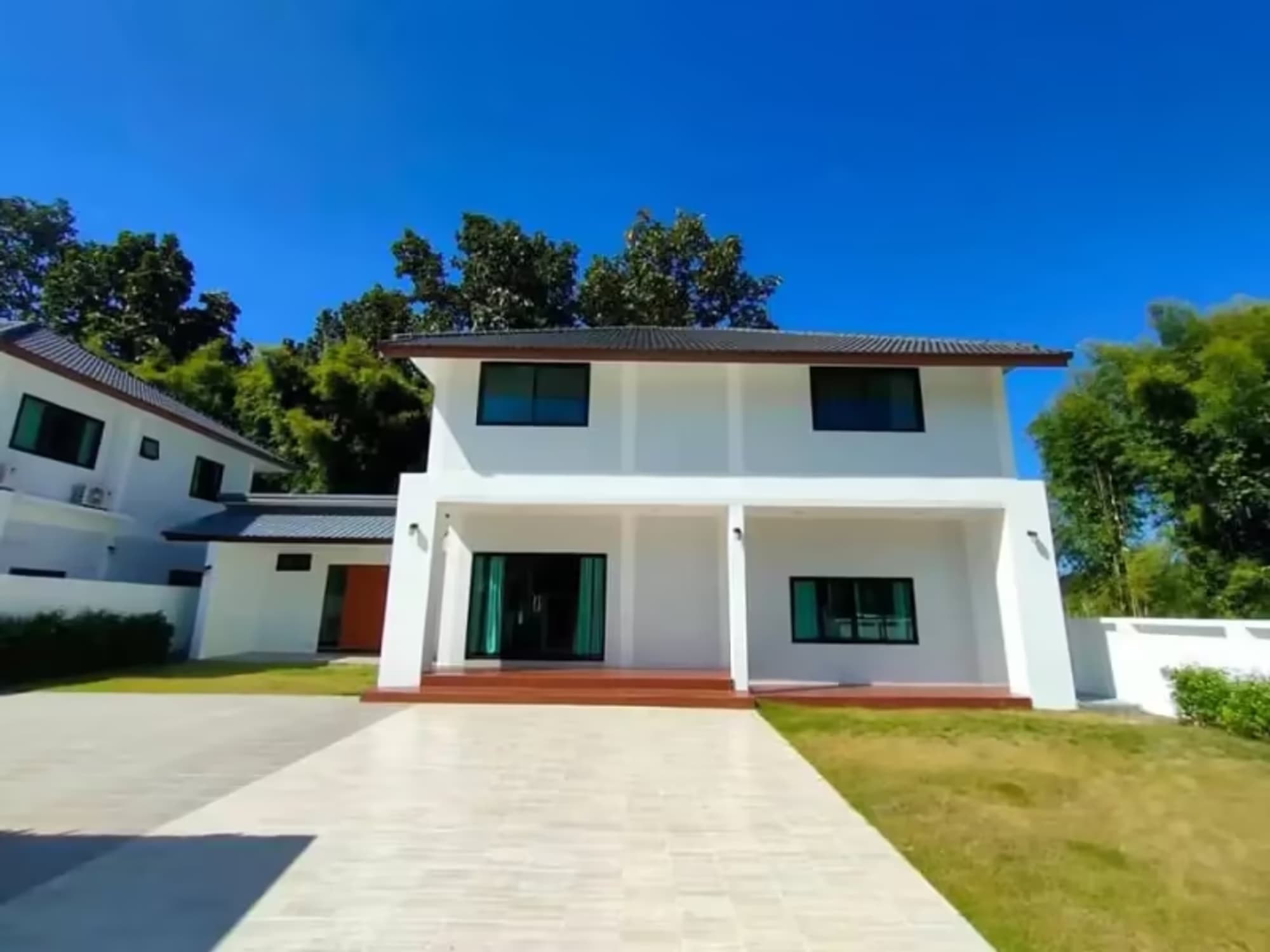 4 Bedroom House - Image 1