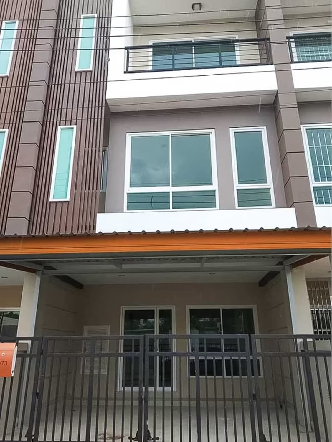 5 Bedroom Commercial - Image 7