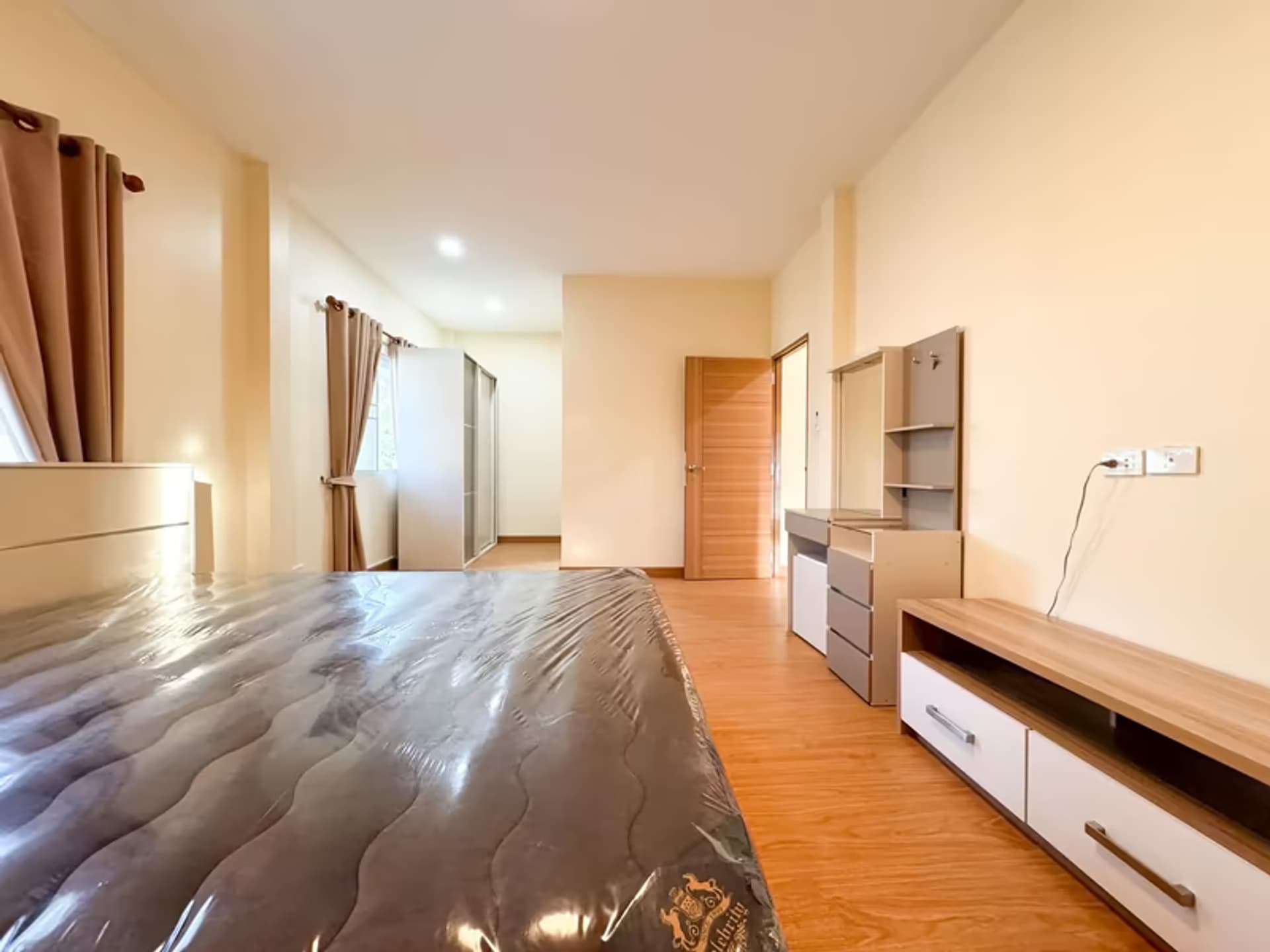 3 Bedroom House - Image 19