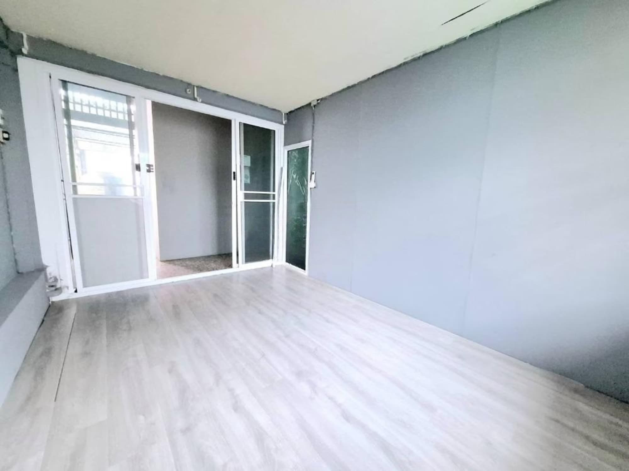 5 Bed Commercial for Rent in Bang Rak - Image 7