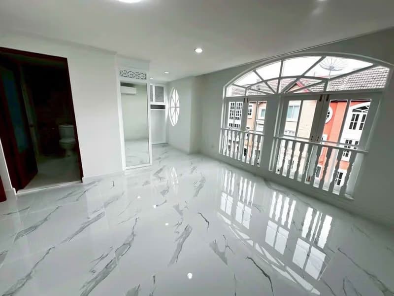 4 Bed Townhouse for Rent and Sale in Yan Nawa