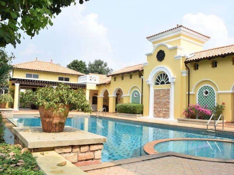 5 Bedroom House