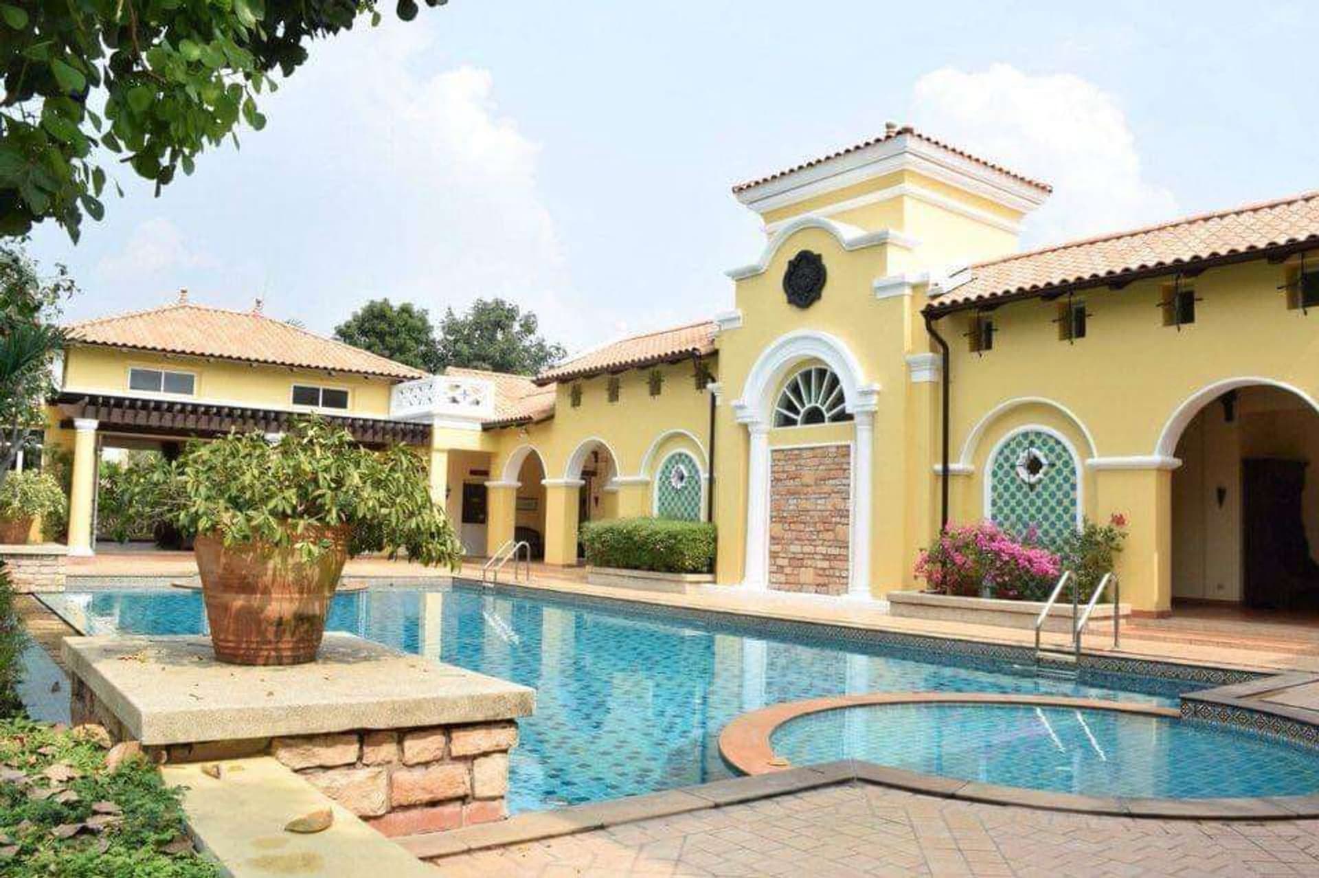 5 Bedroom House - Image 1