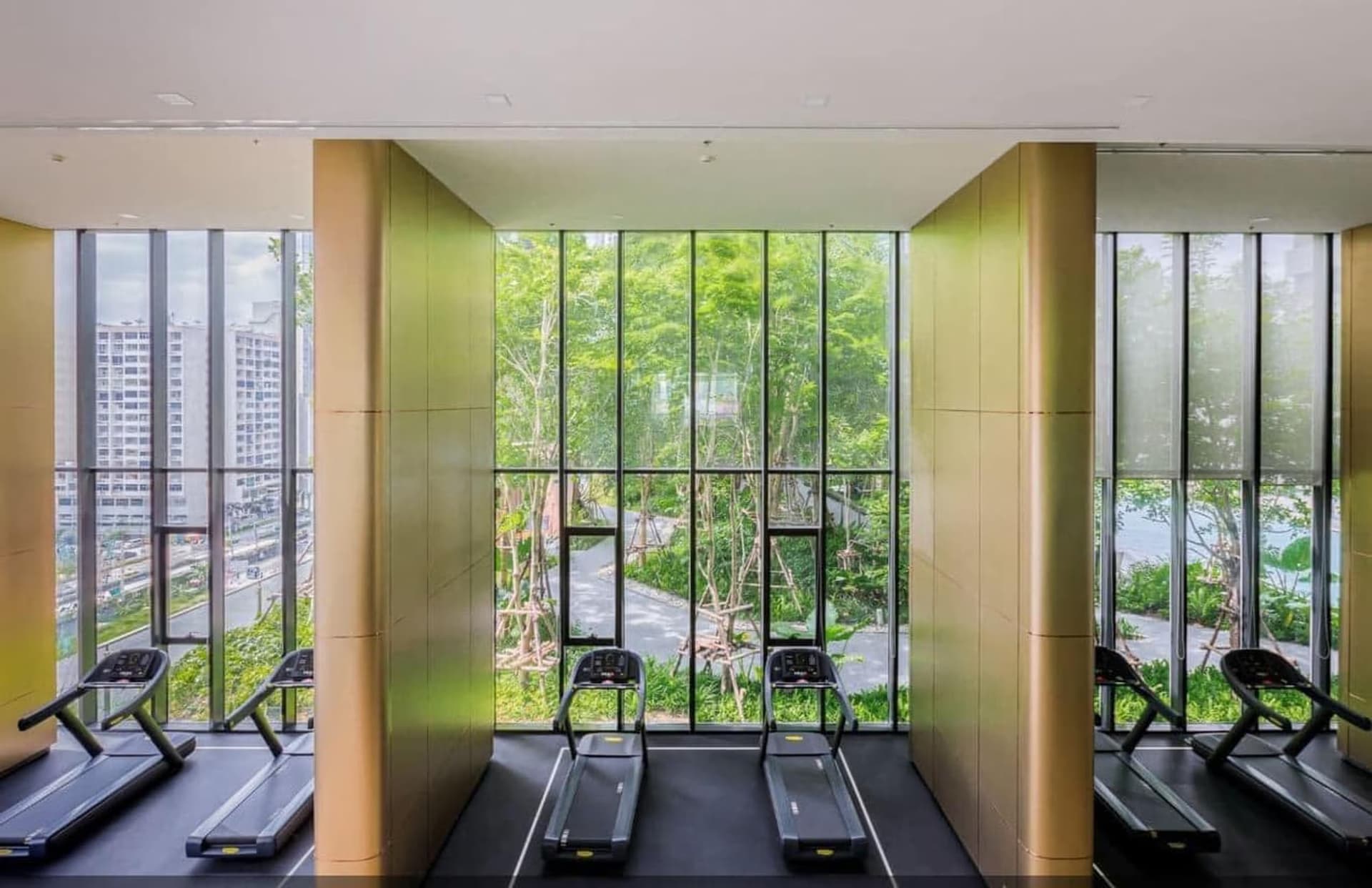 1 Bed Condo for Sale in Huai Khwang - Image 6