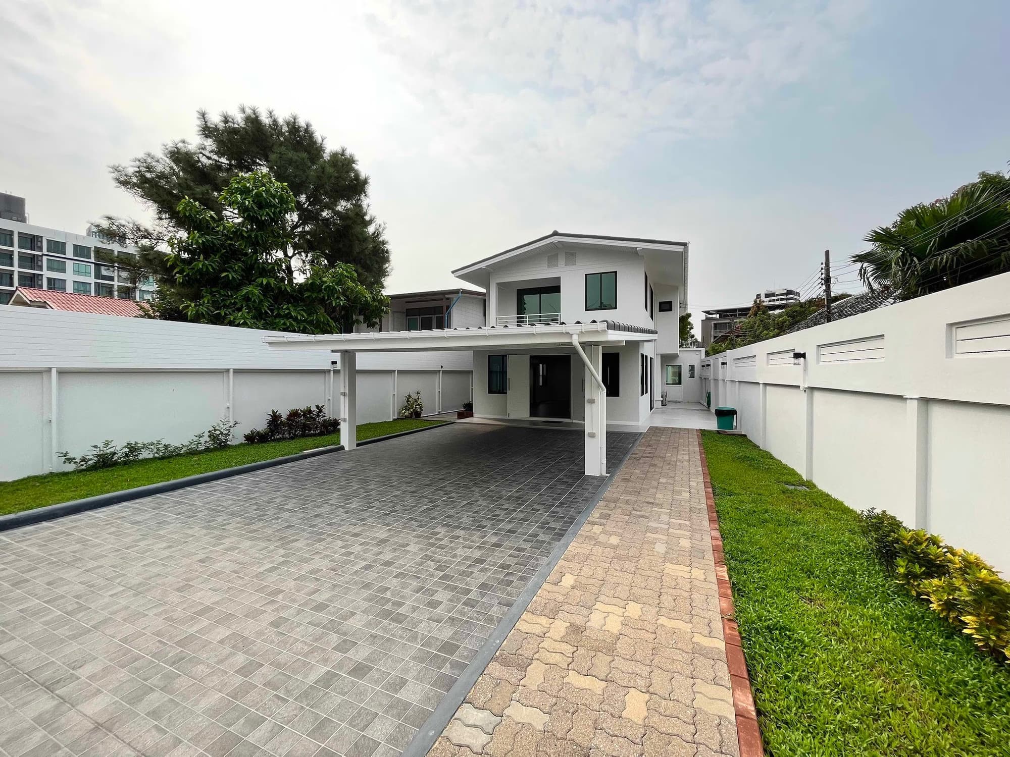 4 Bedroom House - Image 4