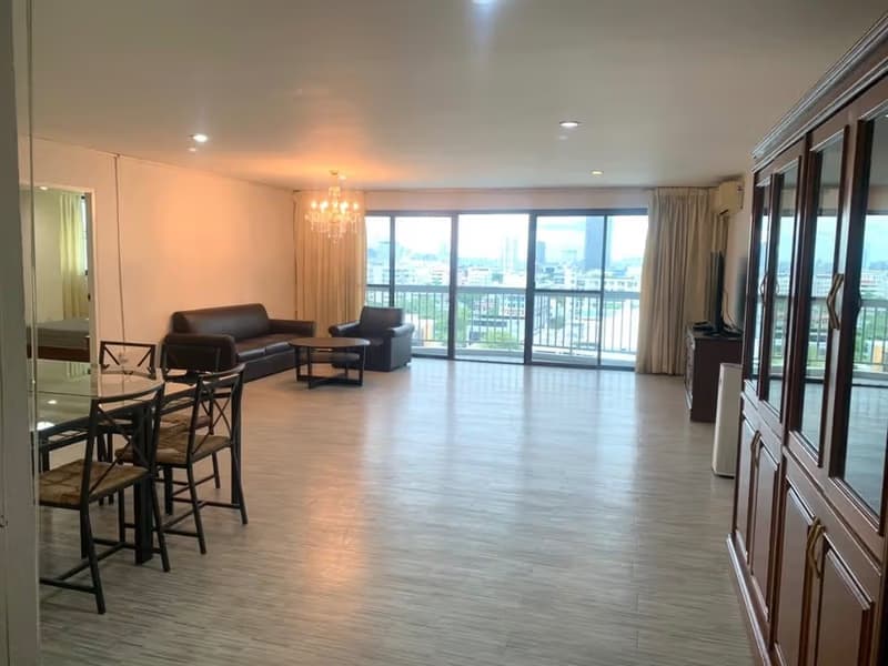 3 Bed Condo for Rent in Watthana