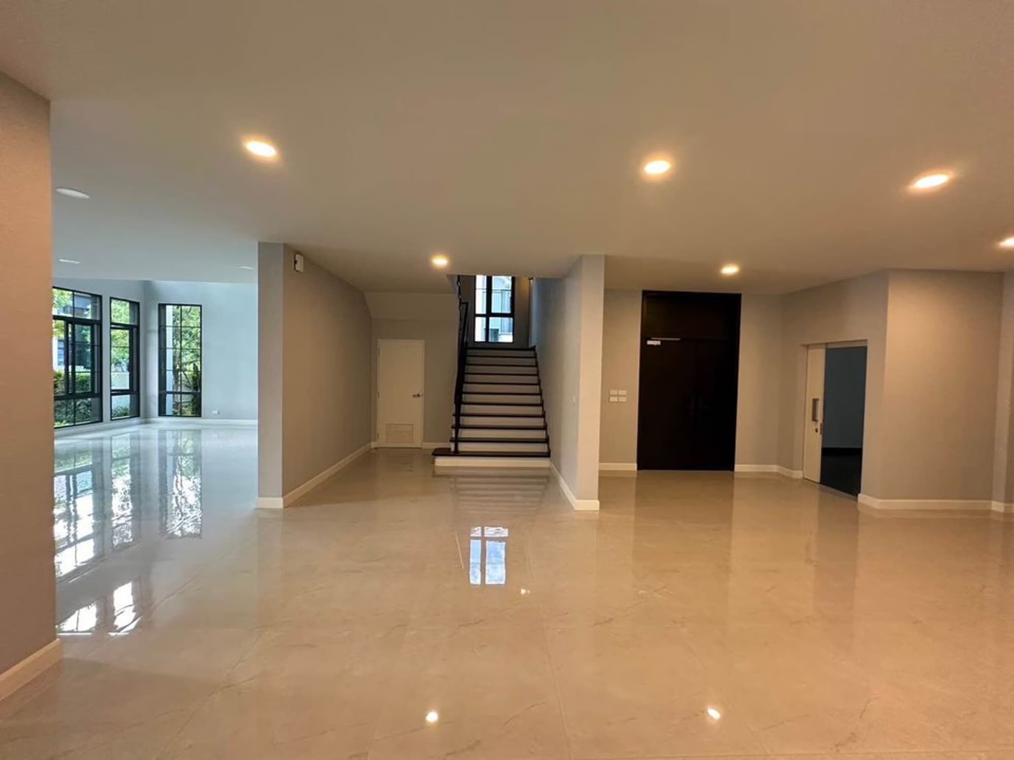 5 Bed House for Sale in Bang Phli - Image 2