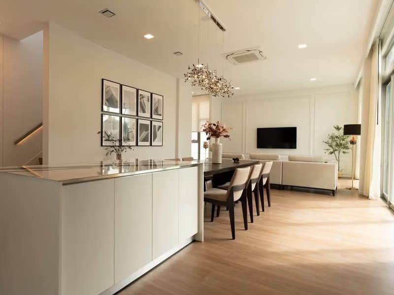 3 Bed Townhouse for Rent and Sale in Saphan Sung