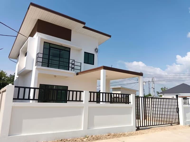 4 Bed House for Sale in Saraphi District