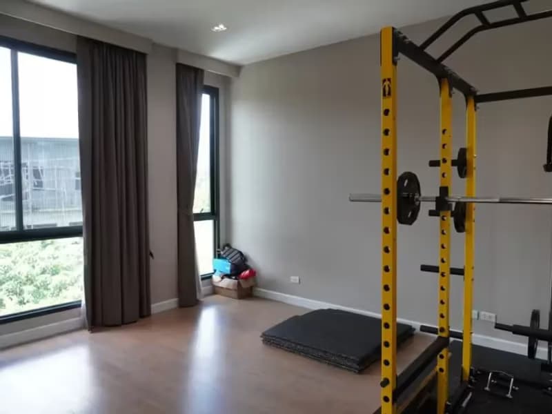 6 Bedroom House