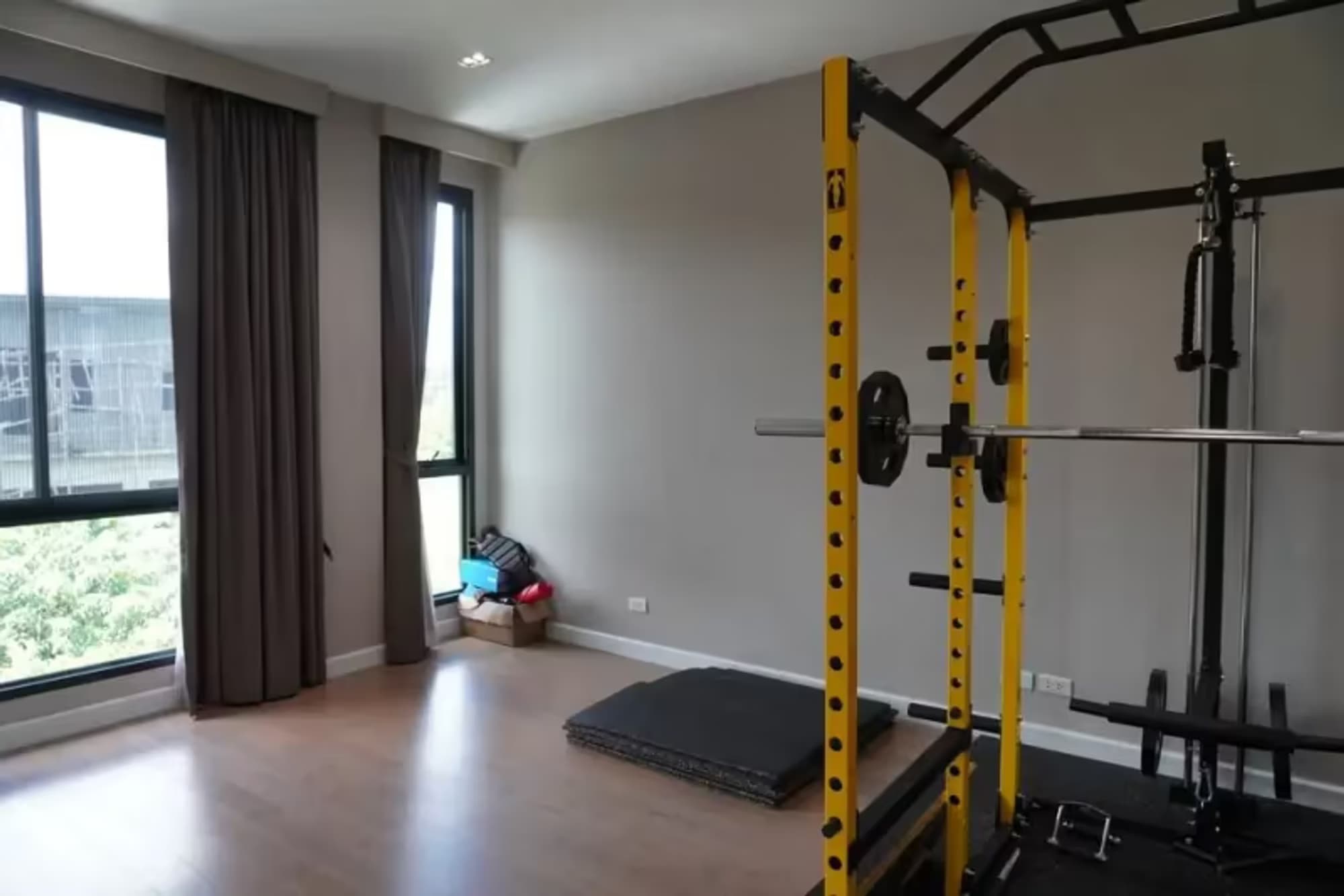 6 Bedroom House - Image 4