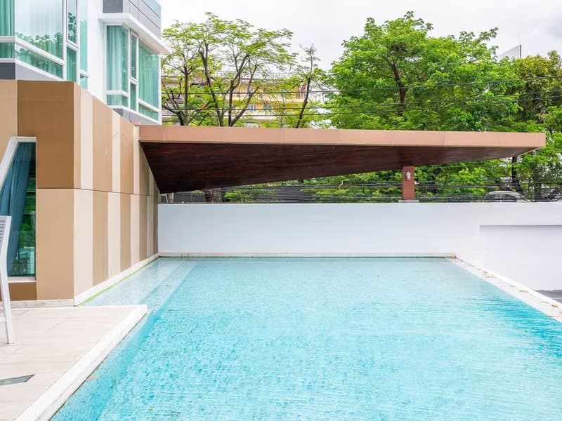 Condo for Sale at The Crest Sukhumvit 49