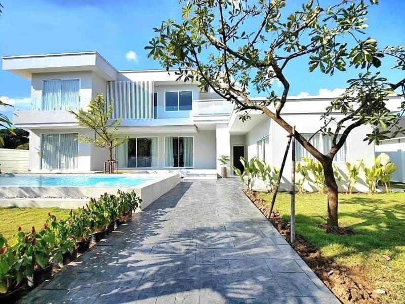 6 Bed House for Sale in San Kamphaeng District