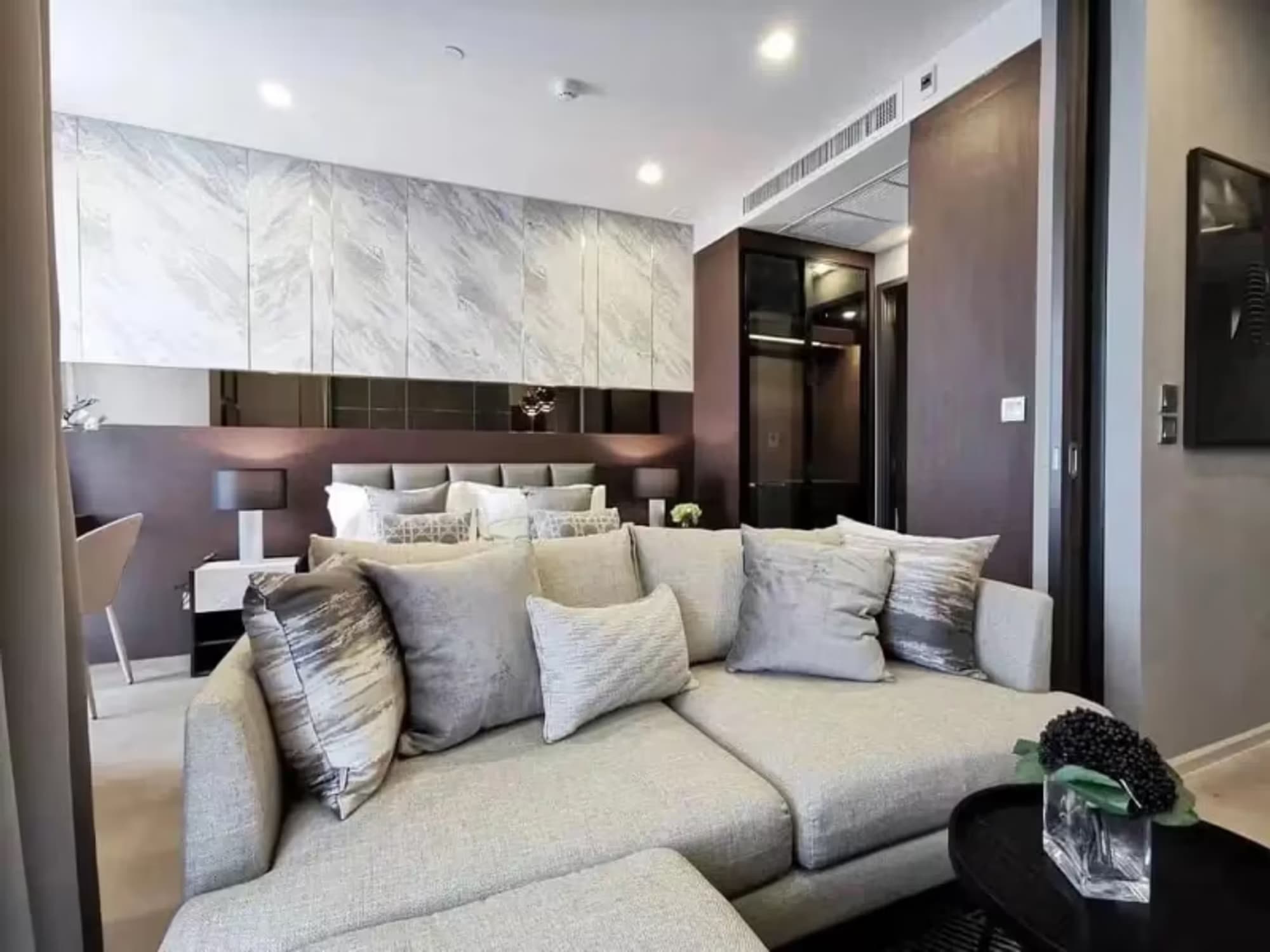 1 Bedroom Condo - Image 1
