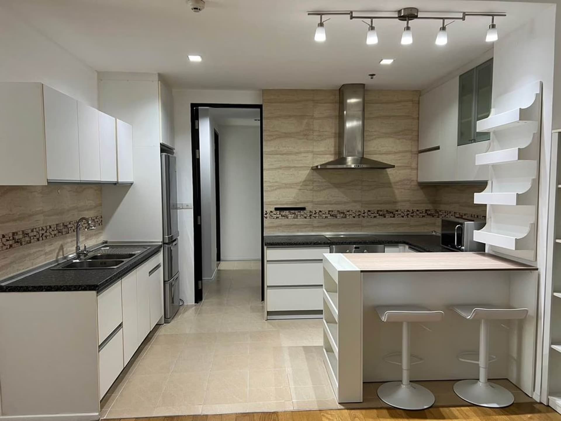 3 ห้องนอน Condo สำหรับ จำหน่าย ใน วัฒนา - Image 3