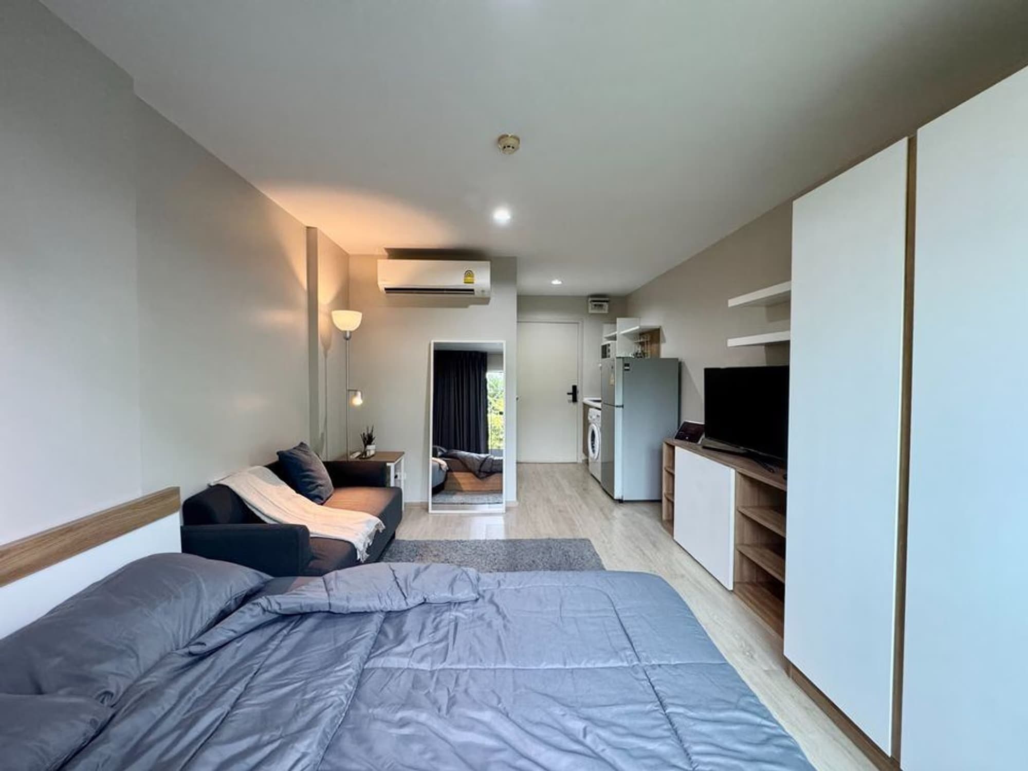 Studio Condo for Sale in Phra Khanong - Image 1