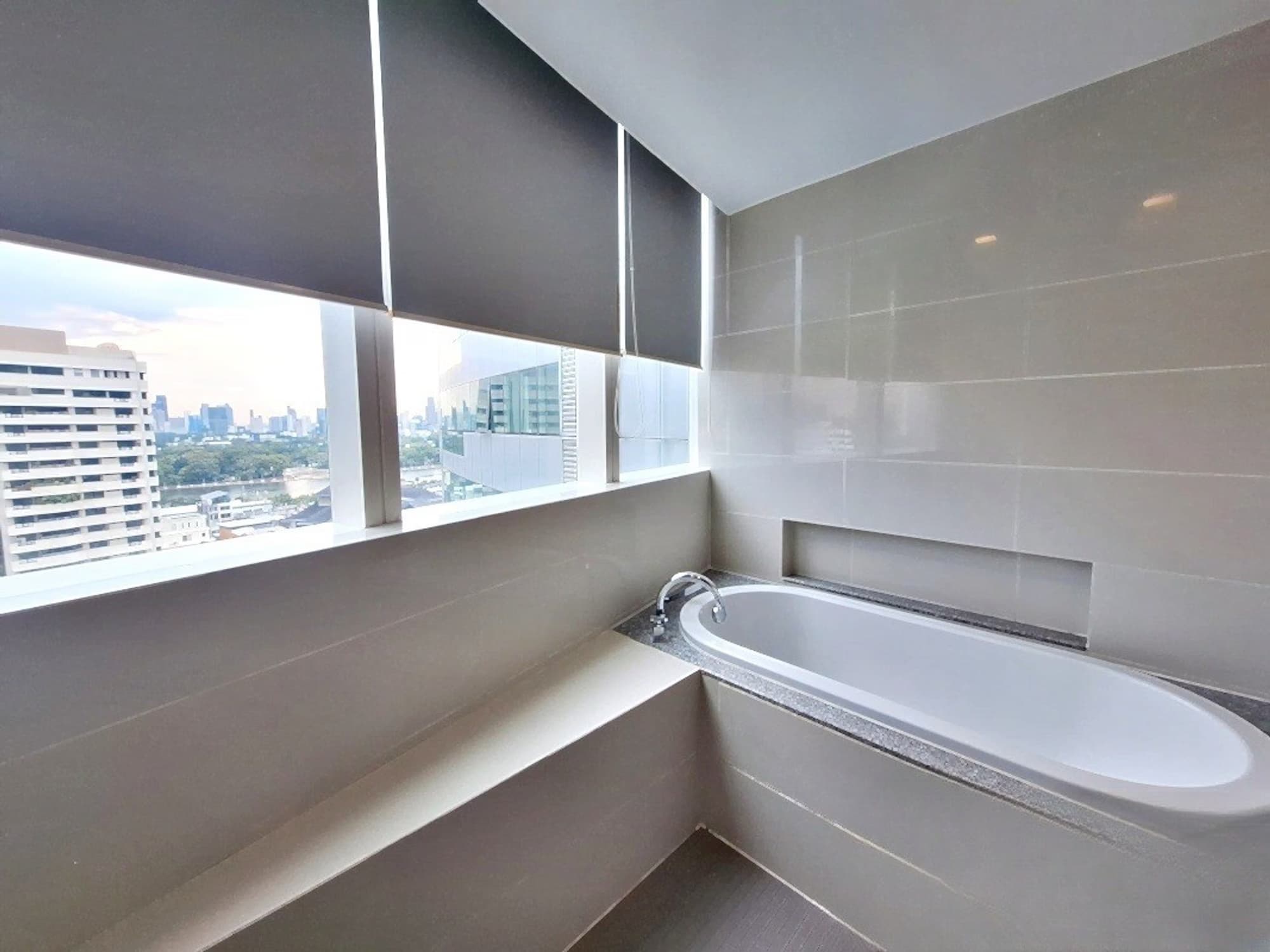 3 Bed Condo for Rent and Sale in Khlong Toei - Image 3