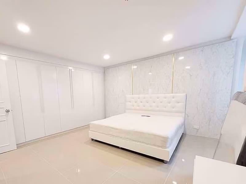3 Bed Condo for Rent in Khlong Toei