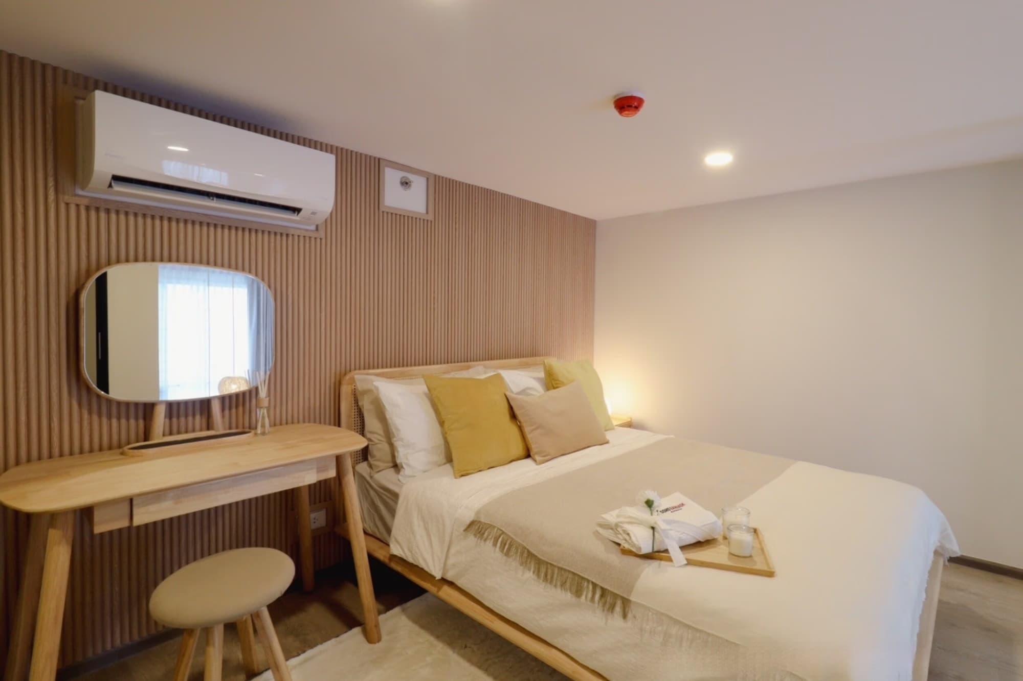 2 Bed Condo for Rent and Sale in Huai Khwang - Image 4