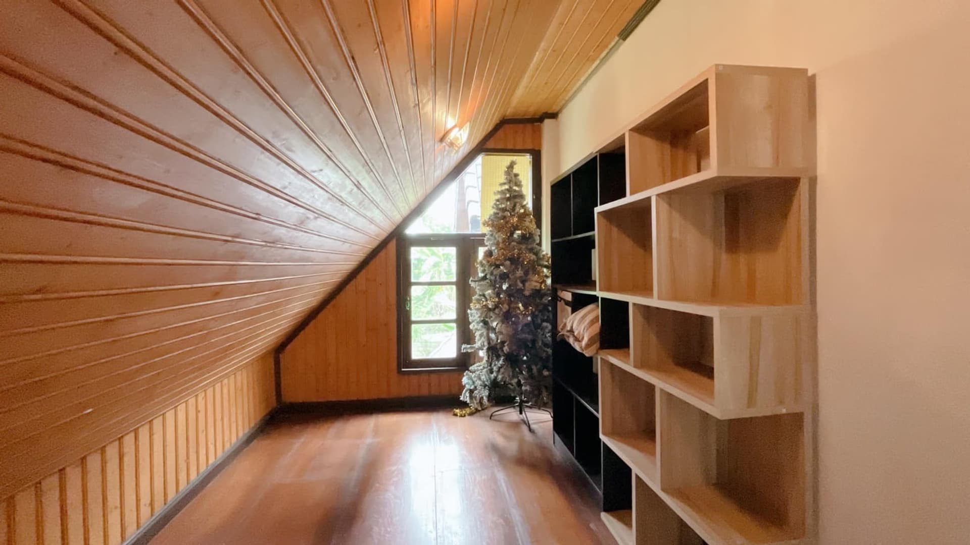4 Bed House for Rent and Sale in Hang Dong - Image 12