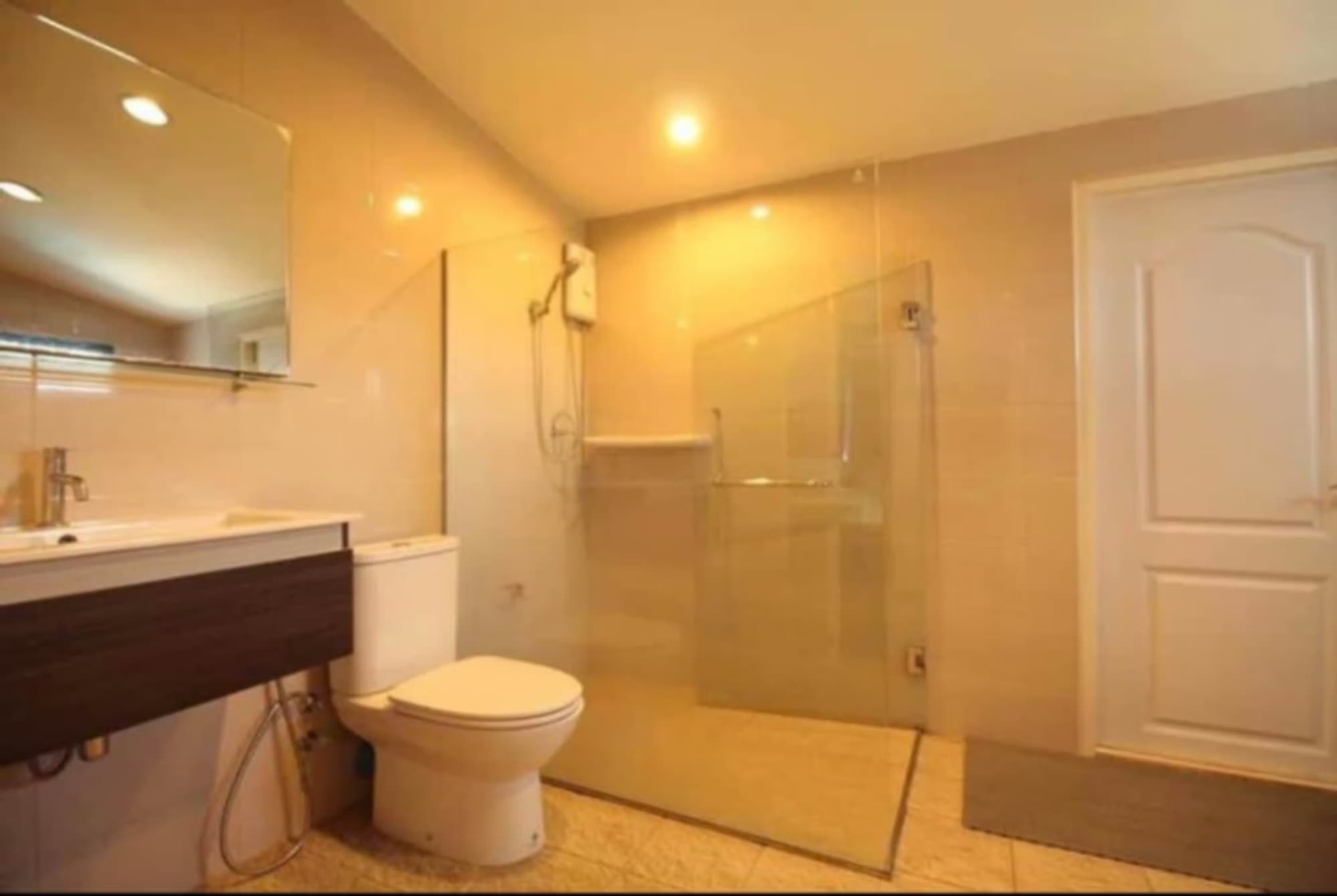 5 Bedroom House - Image 4