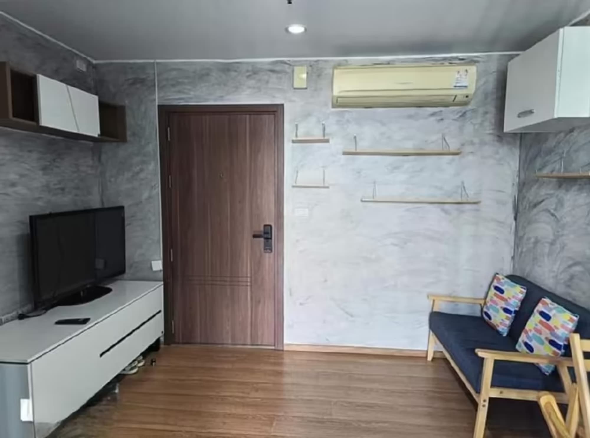 1 Bedroom Condo - Image 1