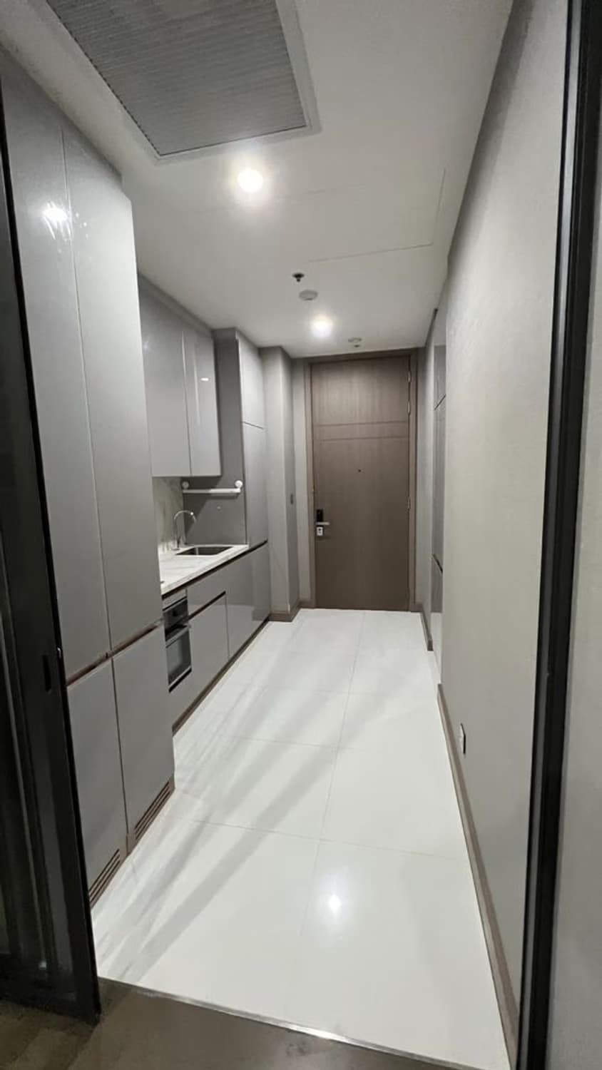 1 Bed Condo for Rent and Sale in Huai Khwang - Image 2