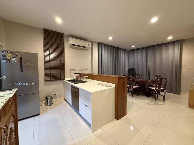 3 Bed House for Rent in Bang Na