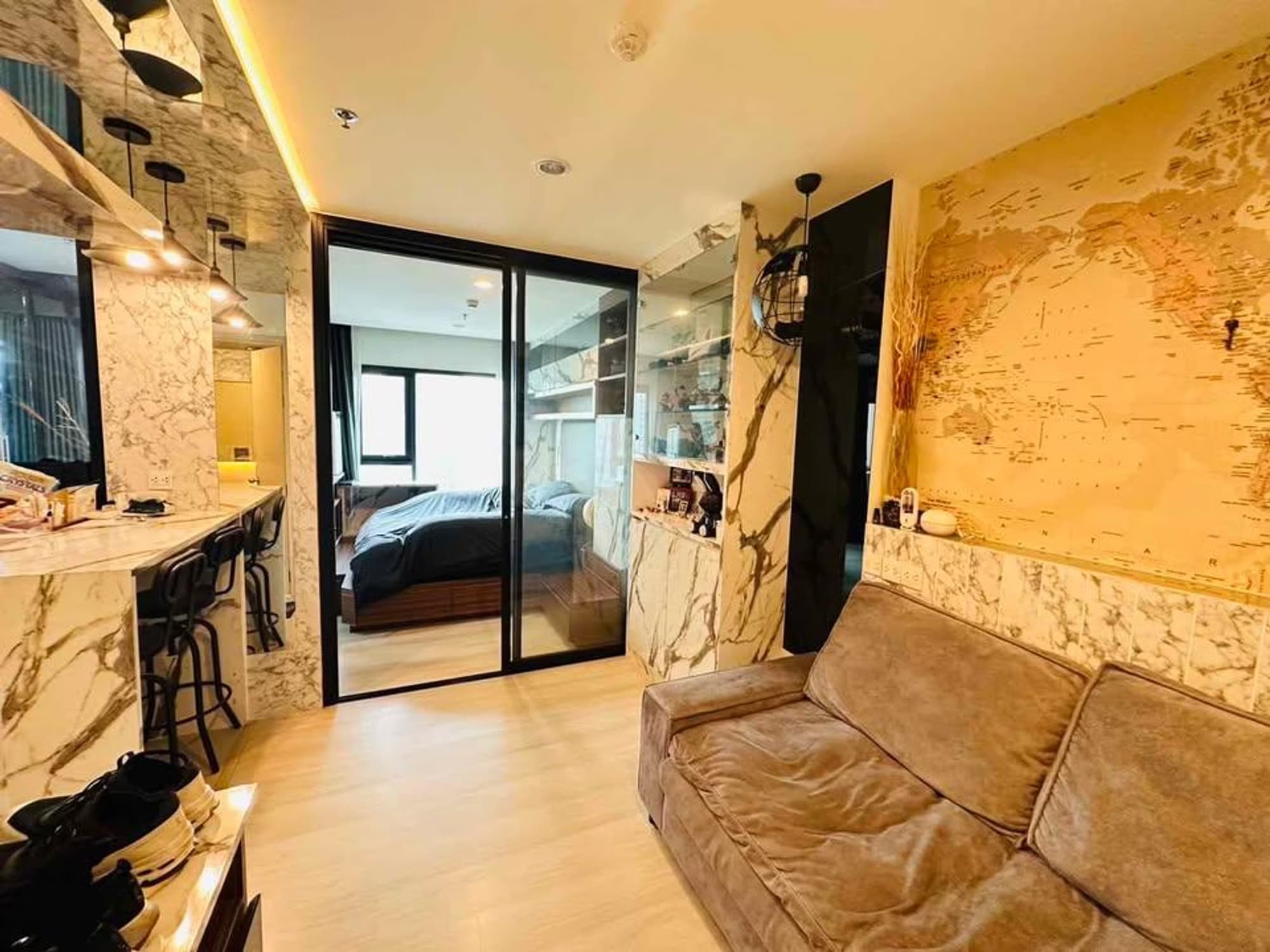 1 Bed Condo for Rent in Huai Khwang - Image 1