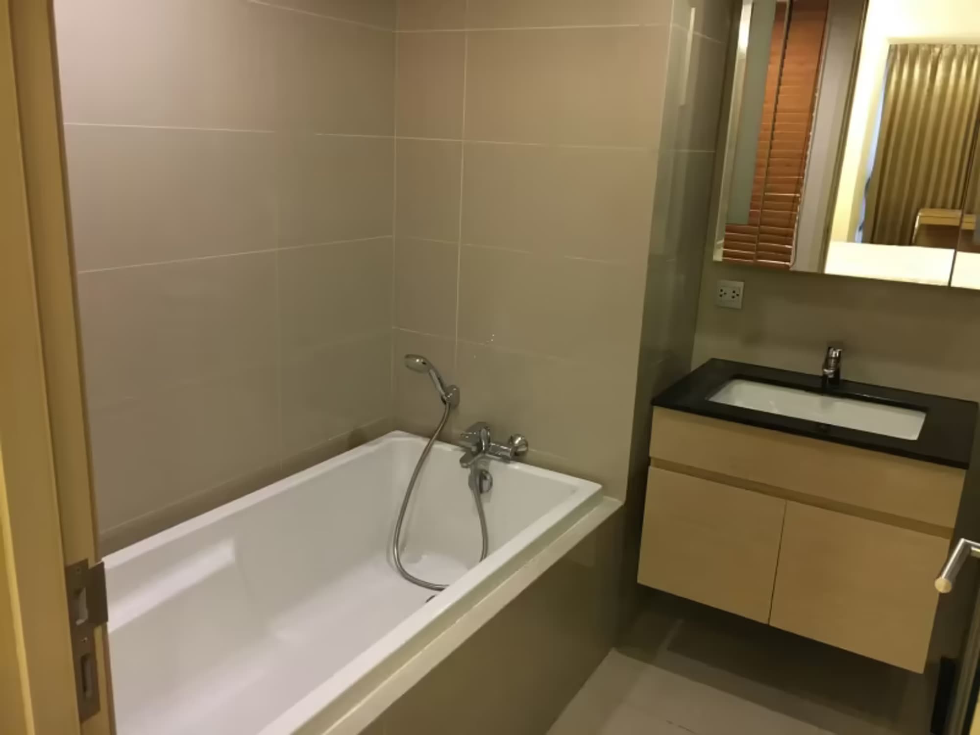 1 Bedroom Condo - Image 1