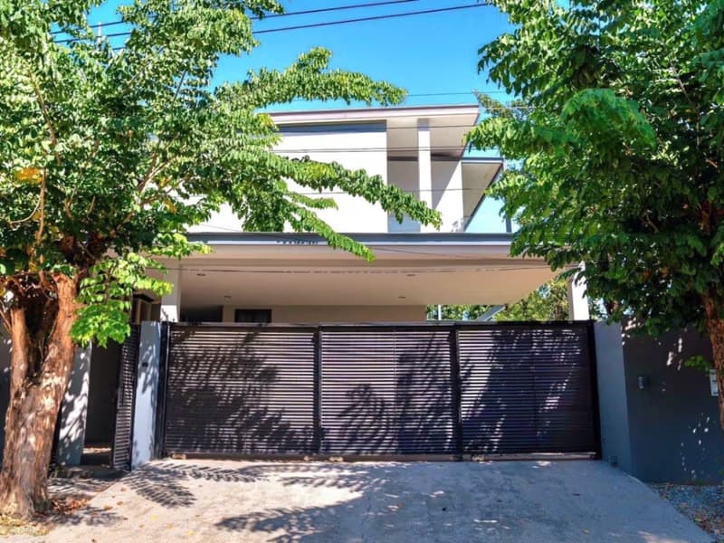 4 Bed House for Rent and Sale in Mueang Chiang Mai District