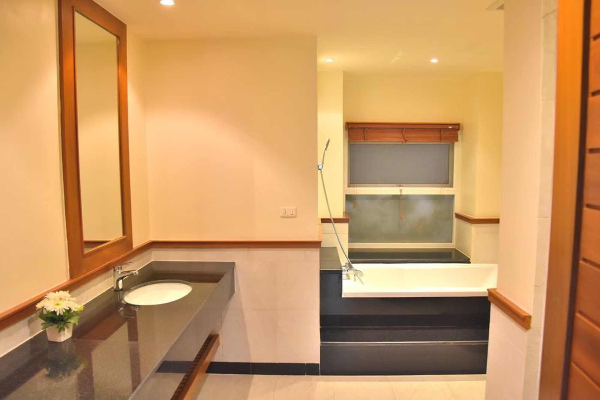 3 Bed Condo for Rent in Sathon - Image 30