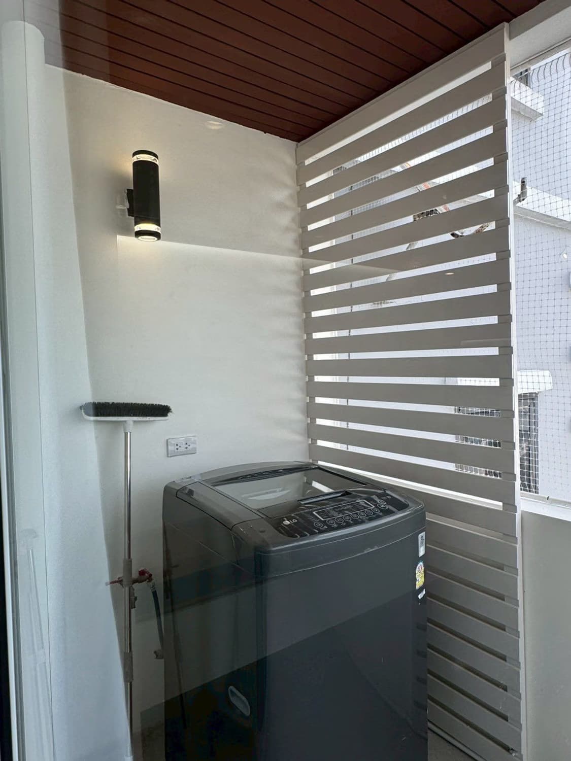 1 Bed Condo for Rent and Sale in Huai Khwang - Image 22