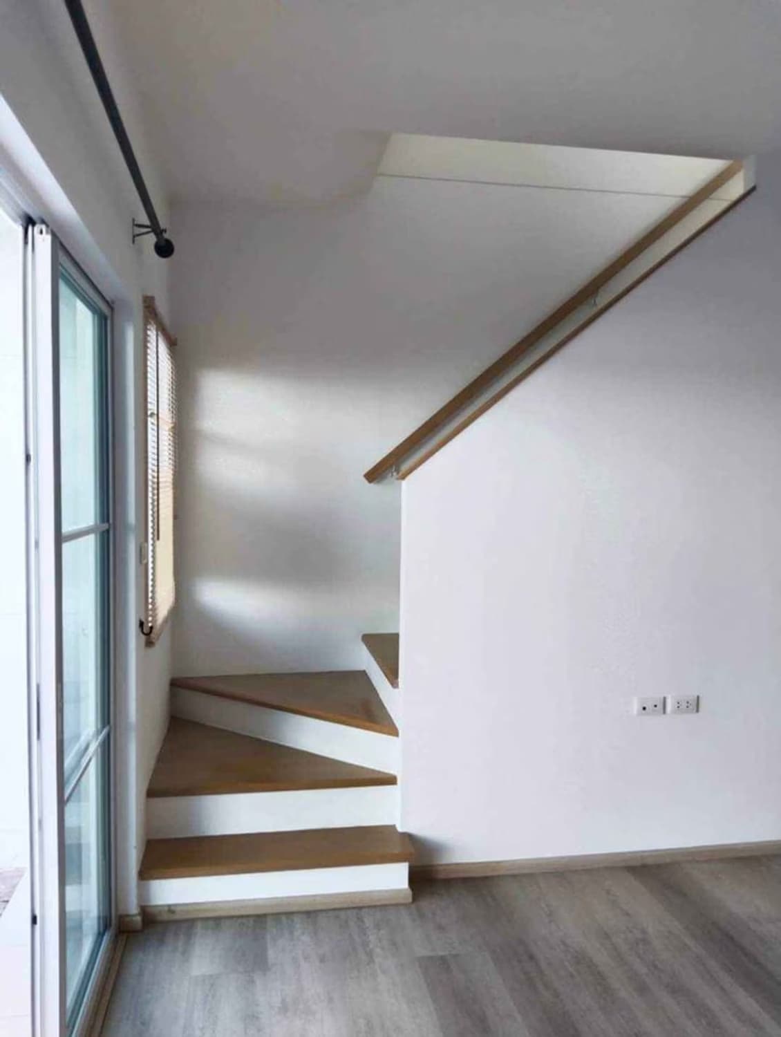 2 Bed House for Rent in Mueang Samut Prakan - Image 7