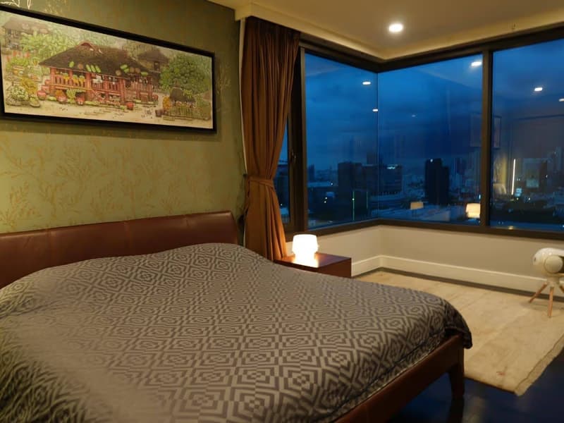 3 Bed Condo for Sale in Khlong Toei