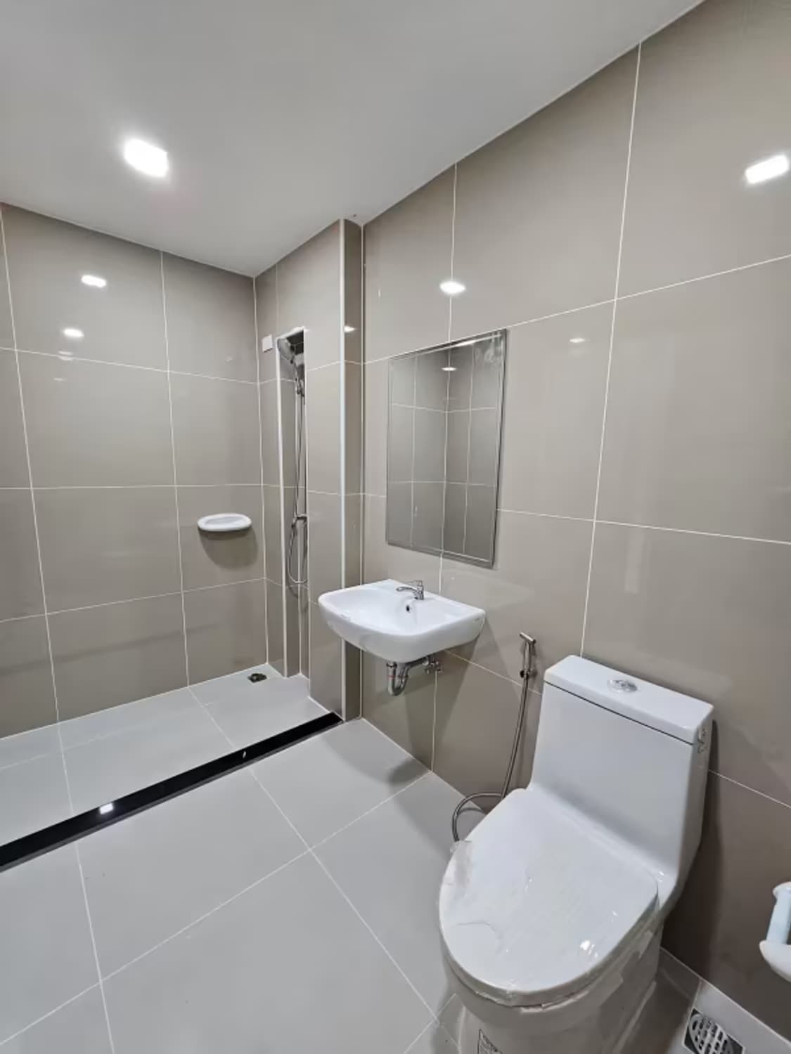 4 Bedroom House - Image 4