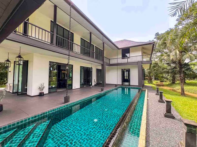 Luxury Lakeside Home for Sale in Mae RIm