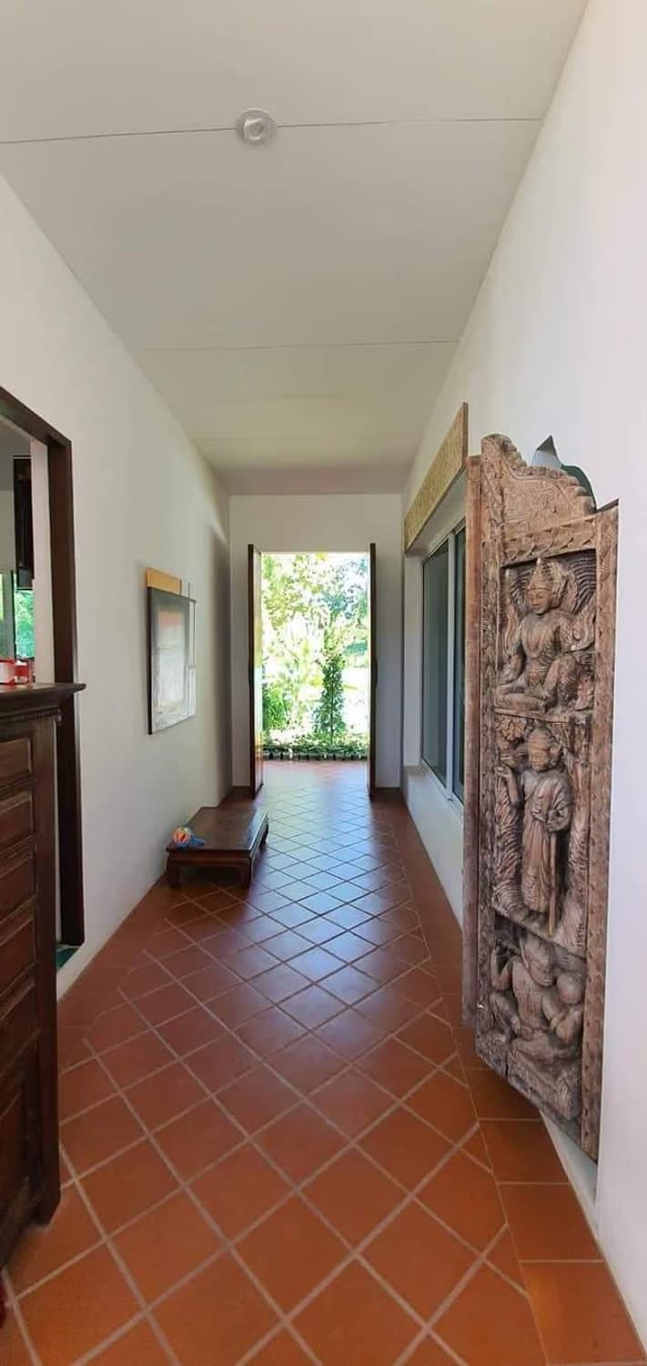 6 Bedroom House - Image 13